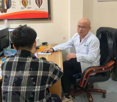 巴音郭楞蒙古自治州|男科医师高朋磊：守护男性健康，专业男科诊疗
