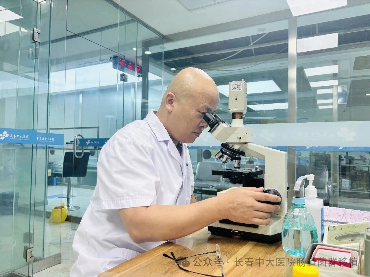 巴音郭楞蒙古自治州|高朋磊医师：左手男科临床，右手肠道菌群移植深入研究